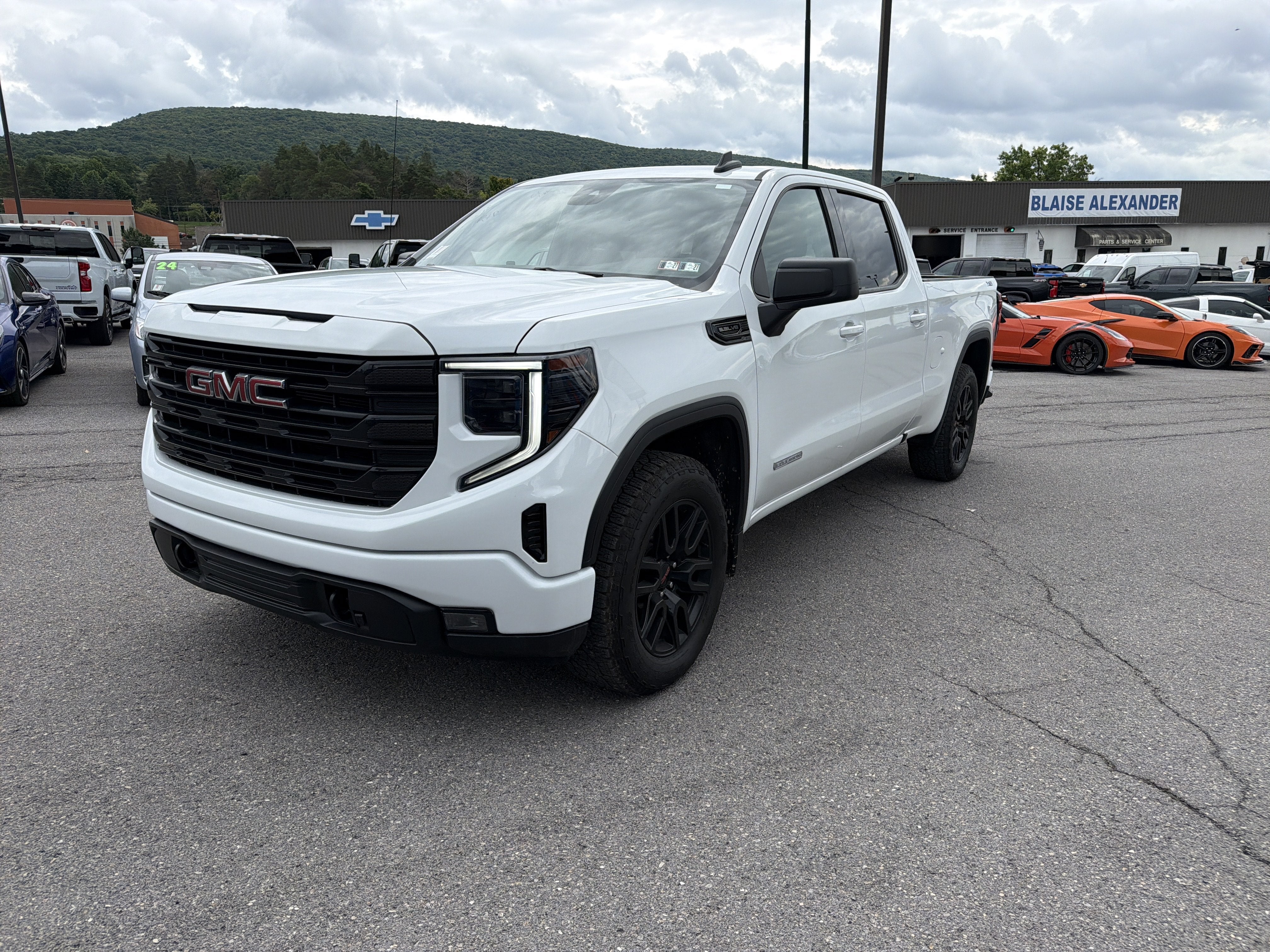 2023 GMC Sierra 1500 Elevation