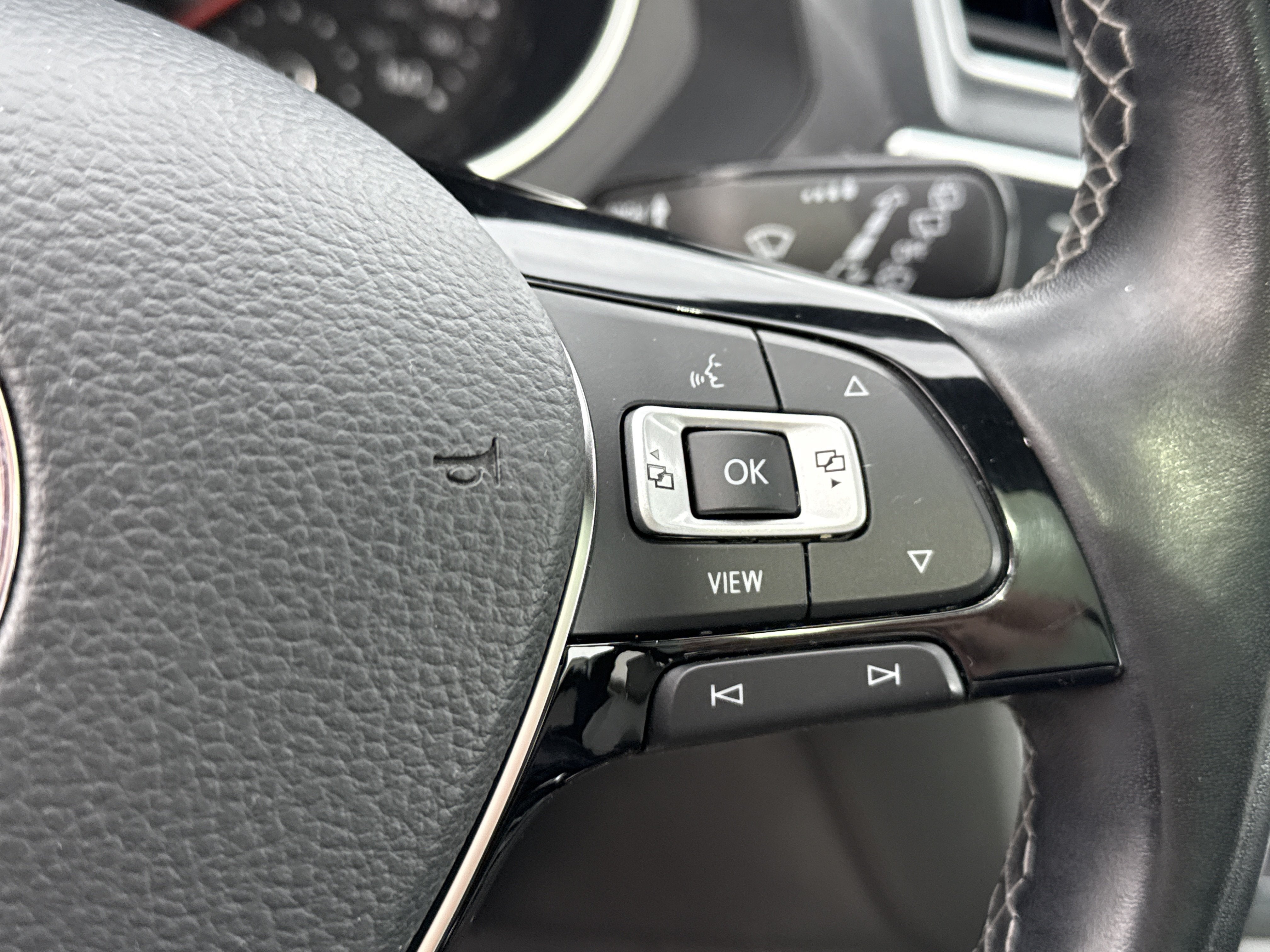 2020 Volkswagen Tiguan SE R-Line Black