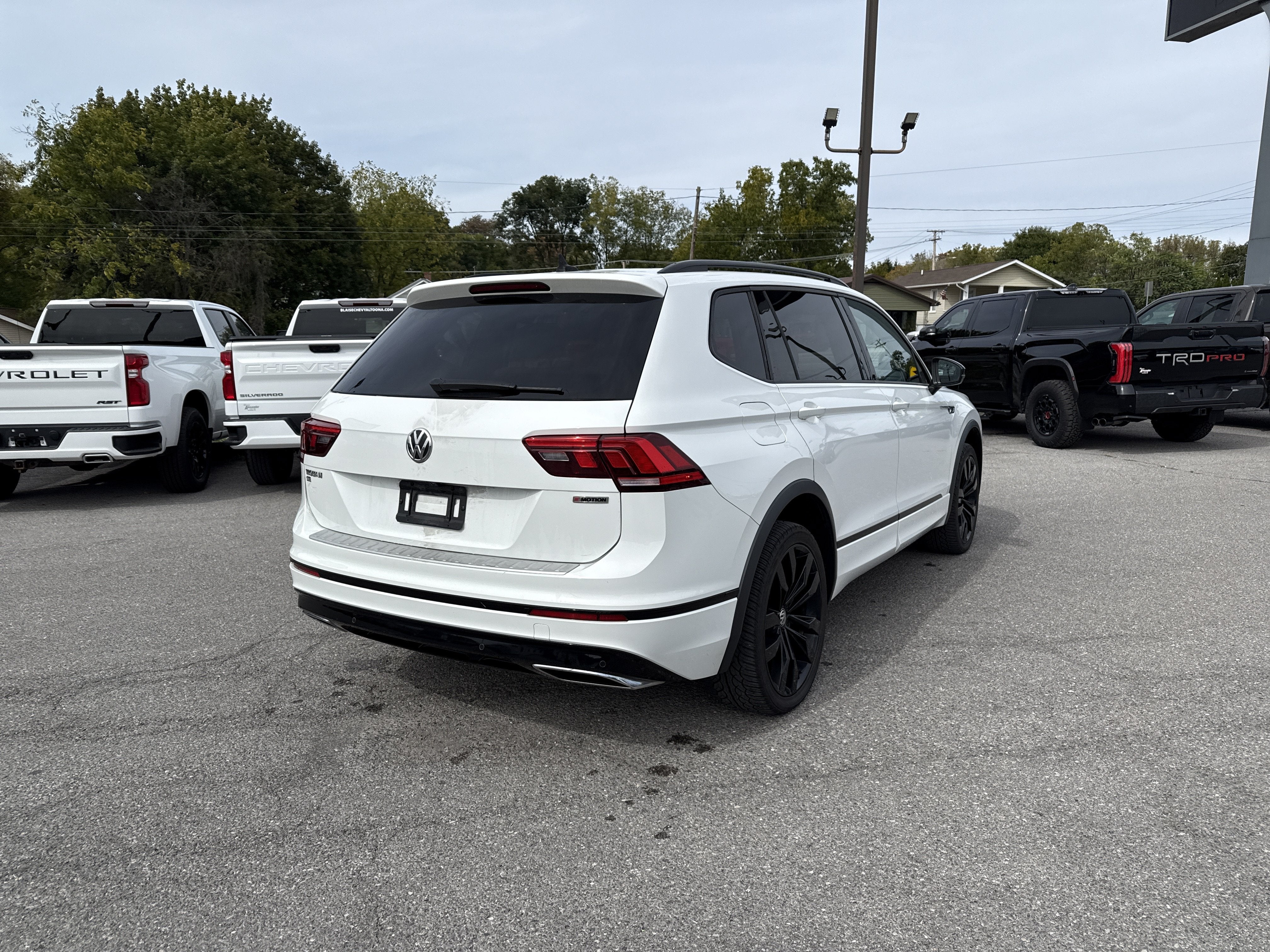 2020 Volkswagen Tiguan SE R-Line Black