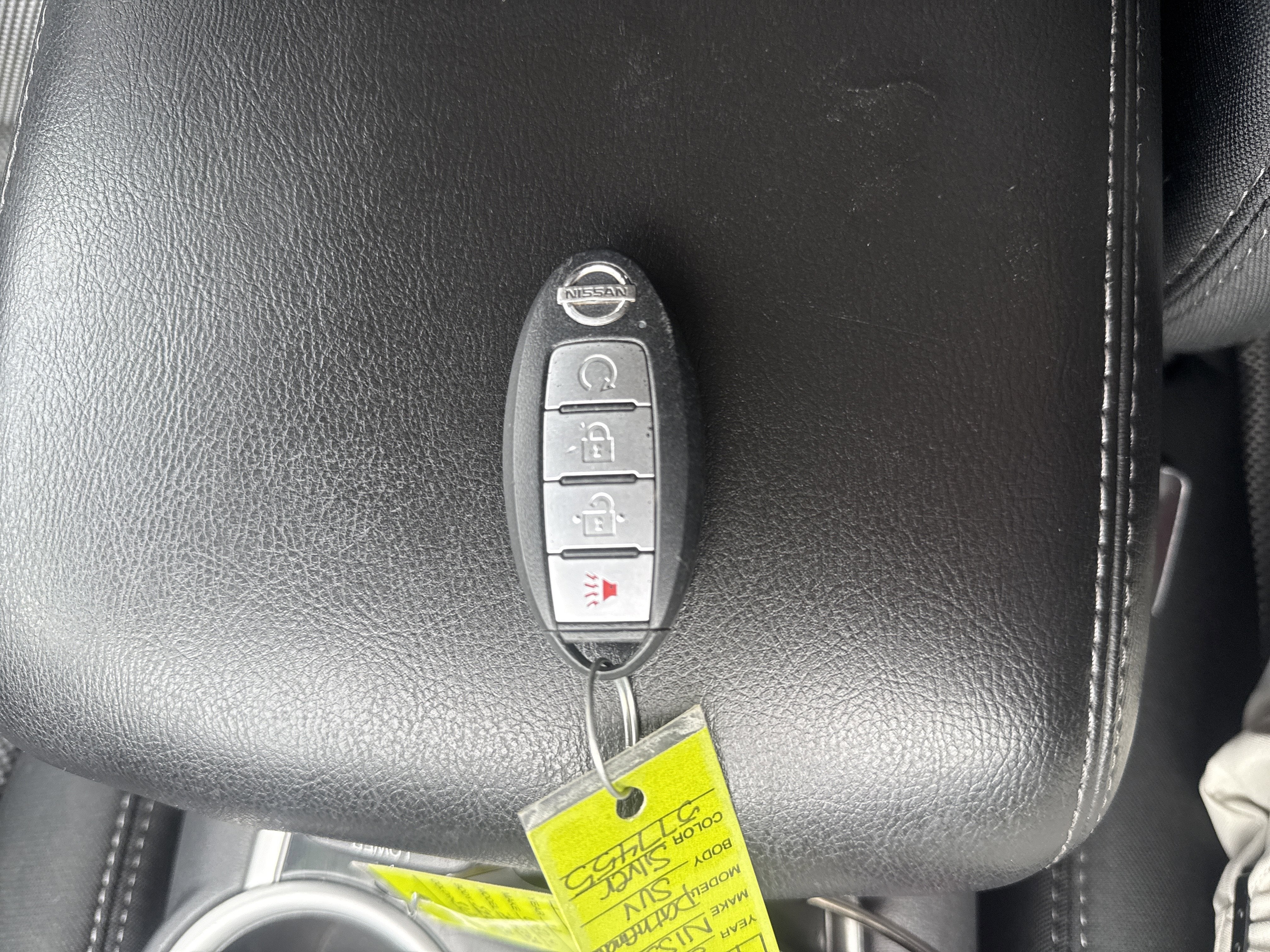 2020 Nissan Pathfinder SV