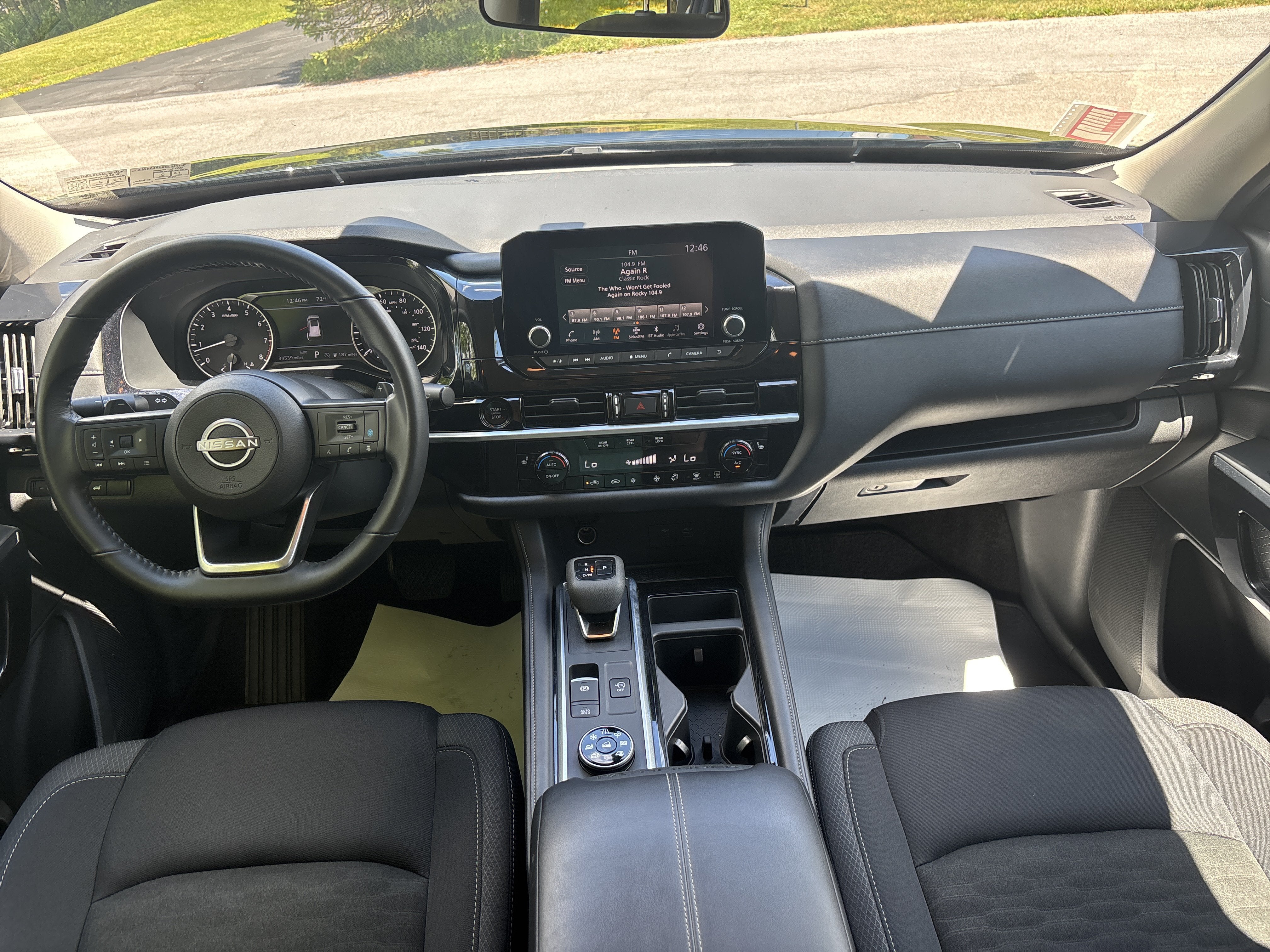 2025 Nissan Pathfinder SV