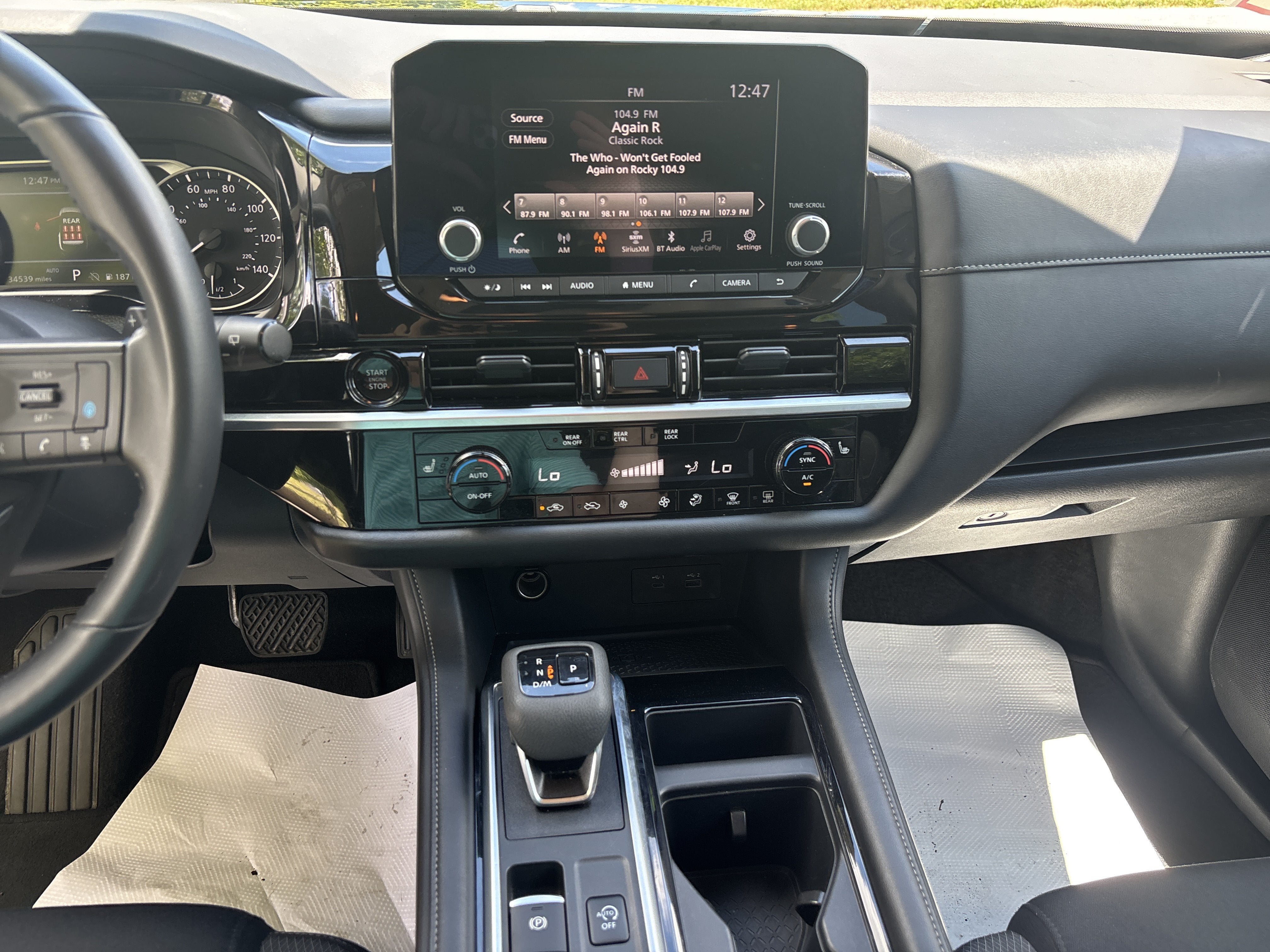 2025 Nissan Pathfinder SV