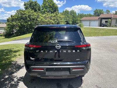 2025 Nissan Pathfinder SV
