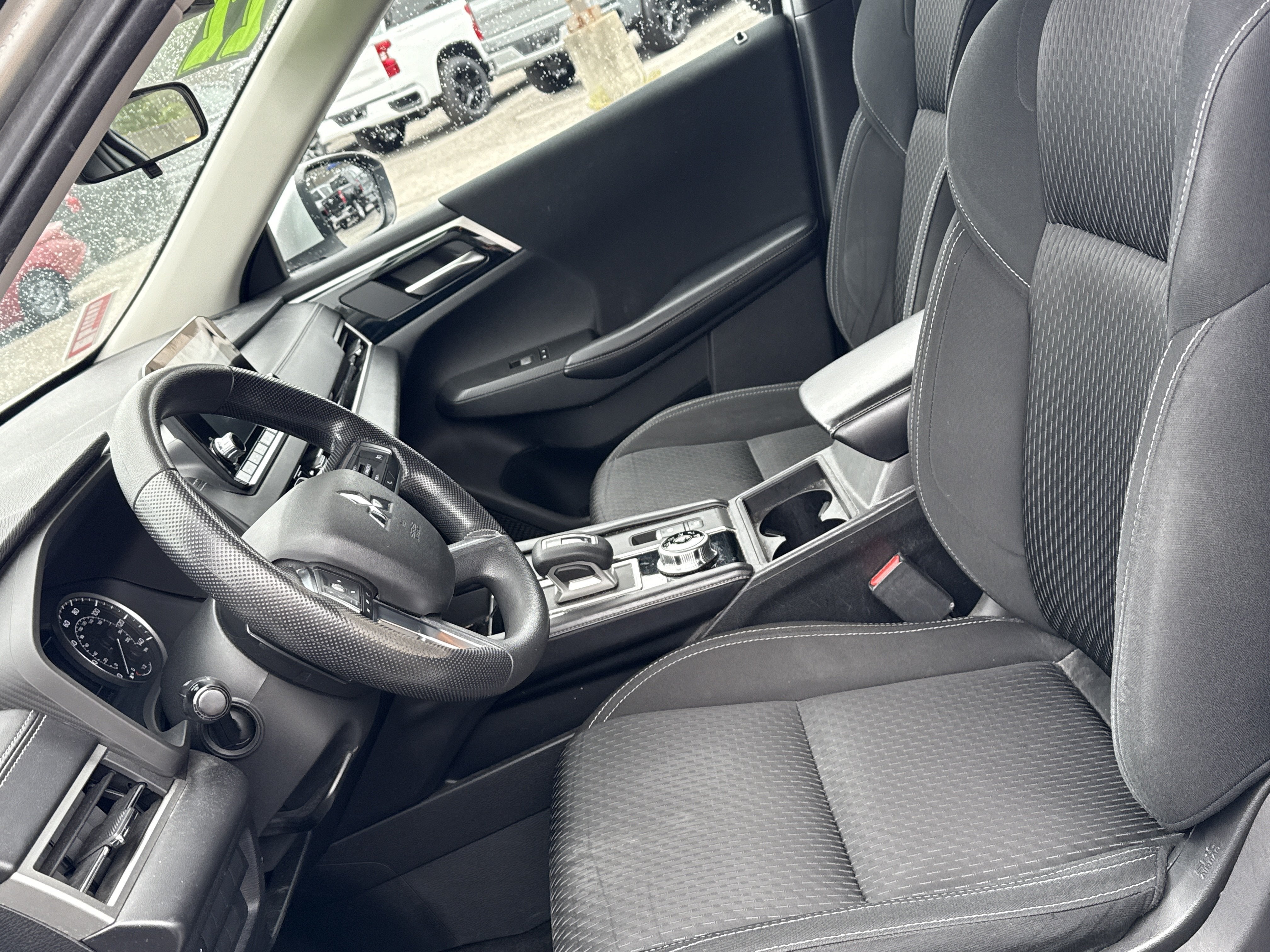 2022 Mitsubishi Outlander ES