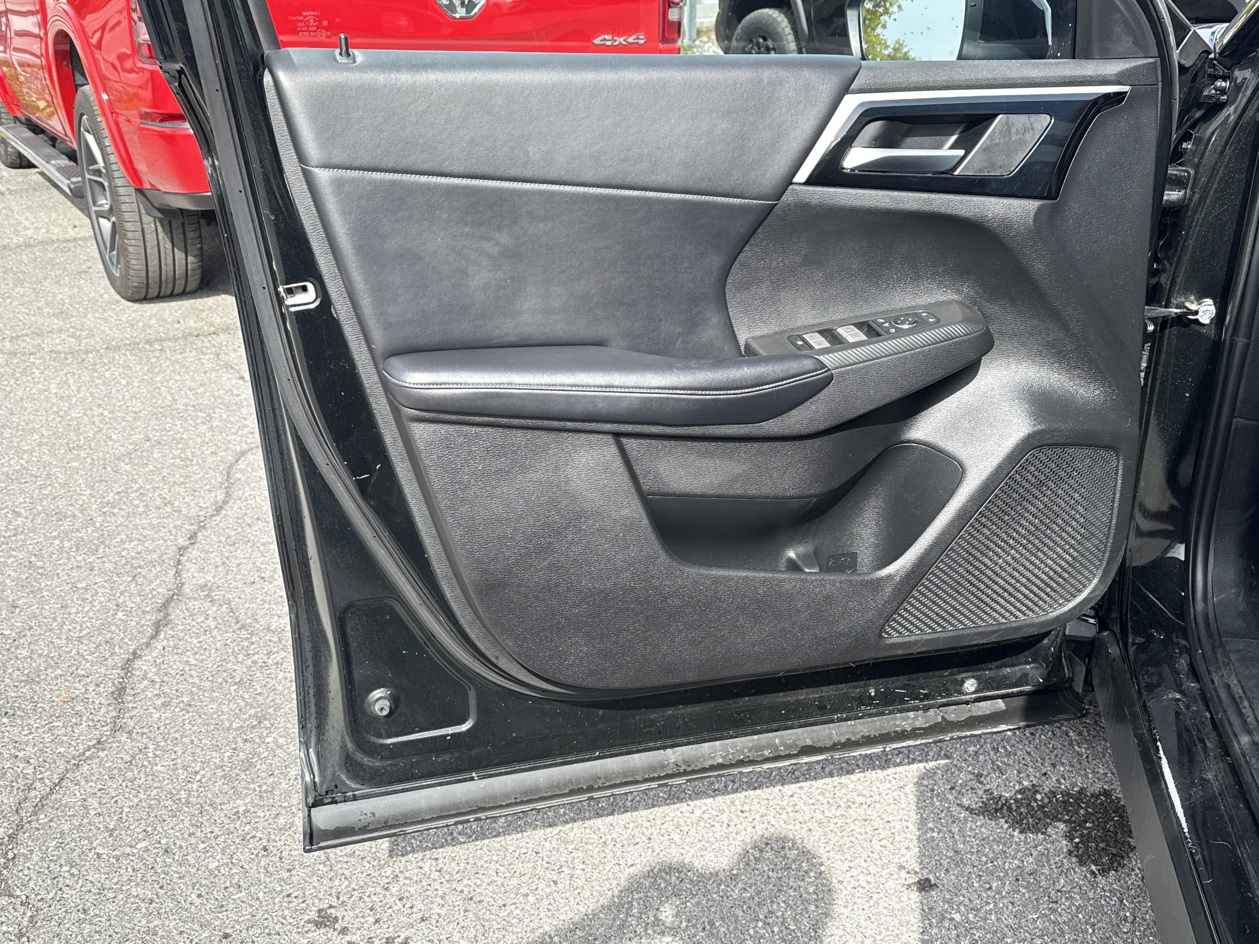 2023 Mitsubishi Outlander SE
