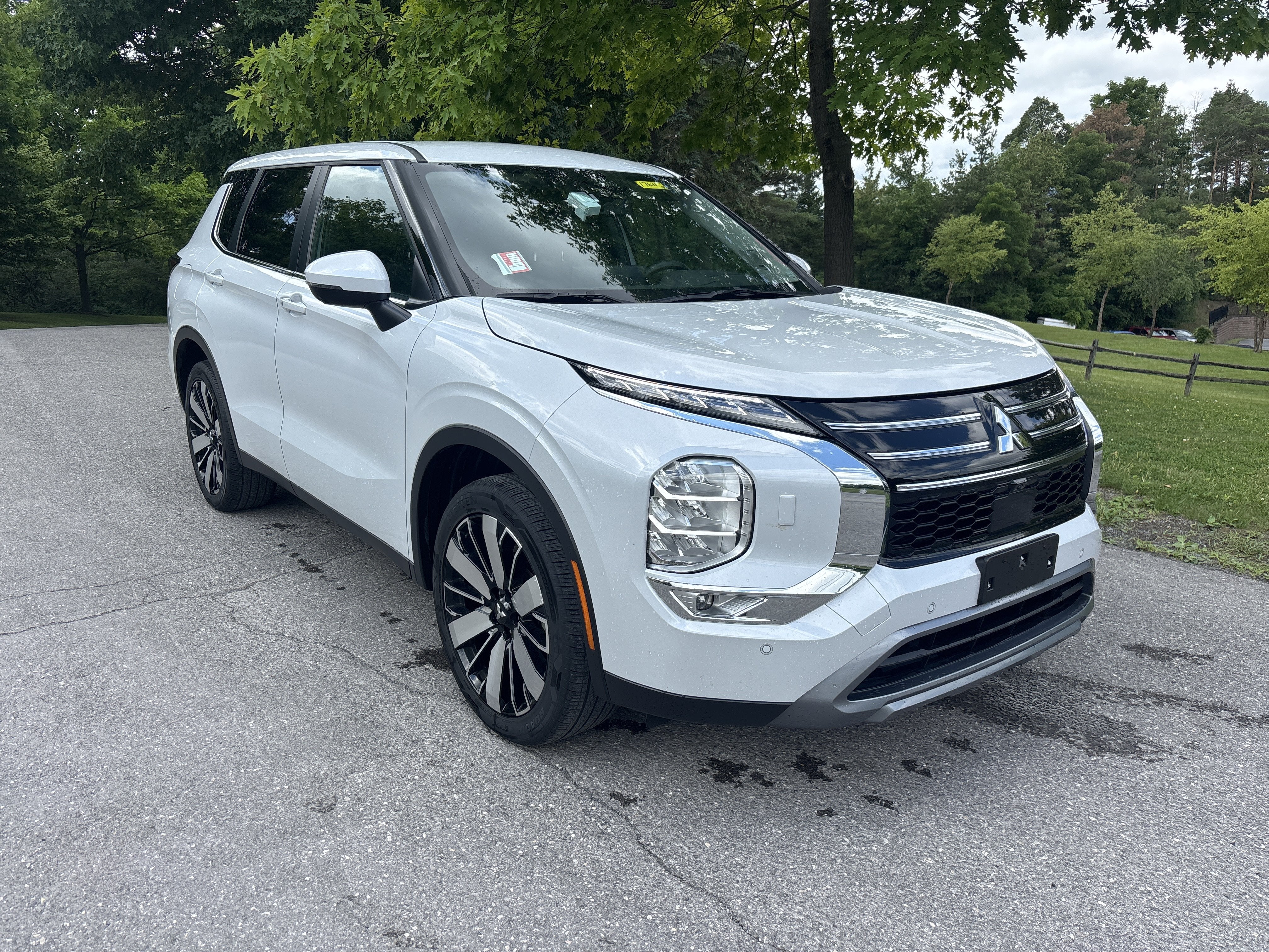 2025 Mitsubishi Outlander SE S-AWC's photo