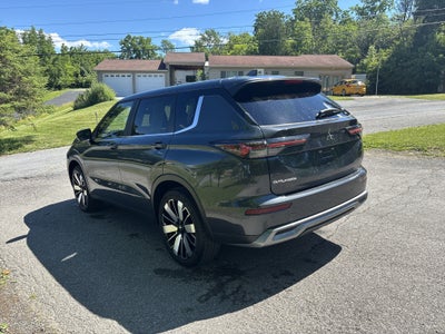 2025 Mitsubishi Outlander SE