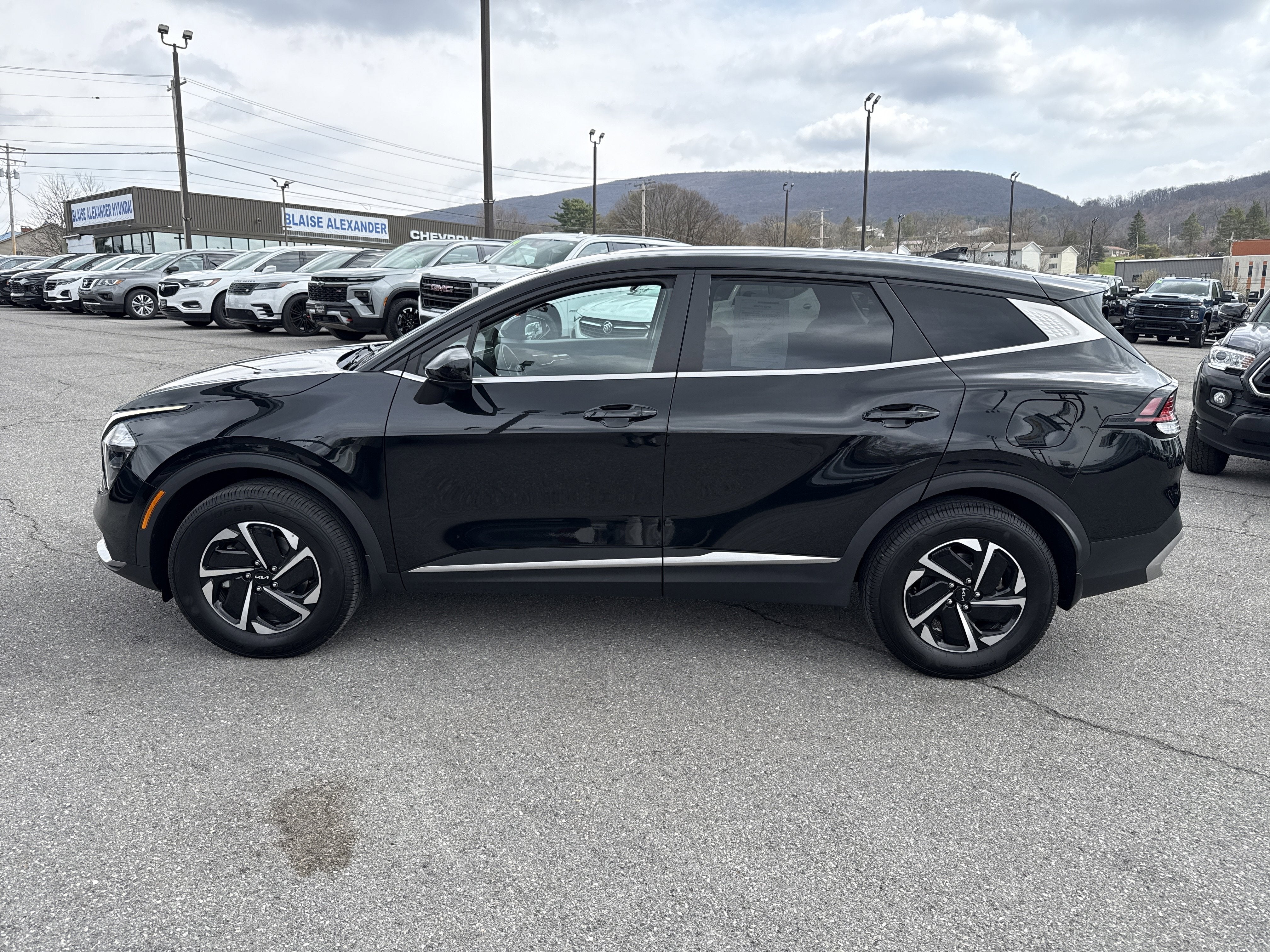 2023 Kia Sportage Hybrid LX