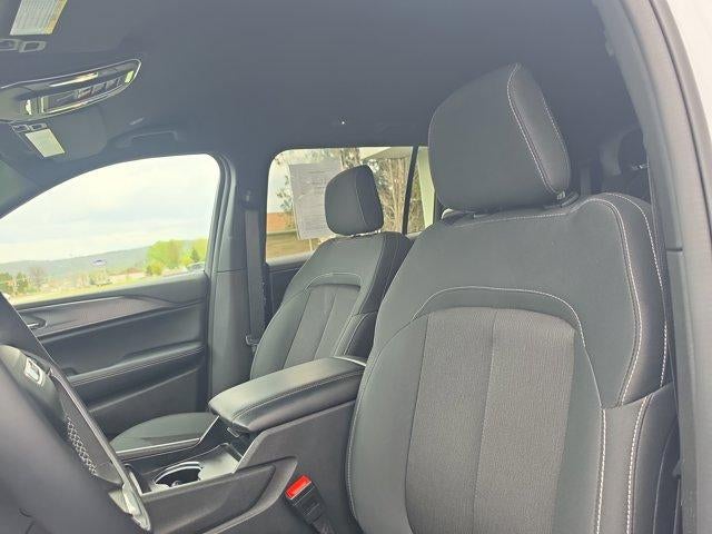 2024 Jeep Grand Cherokee L Laredo 4x4