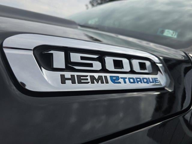 2022 RAM 1500 Laramie 4x4 Crew Cab 5'7" Box