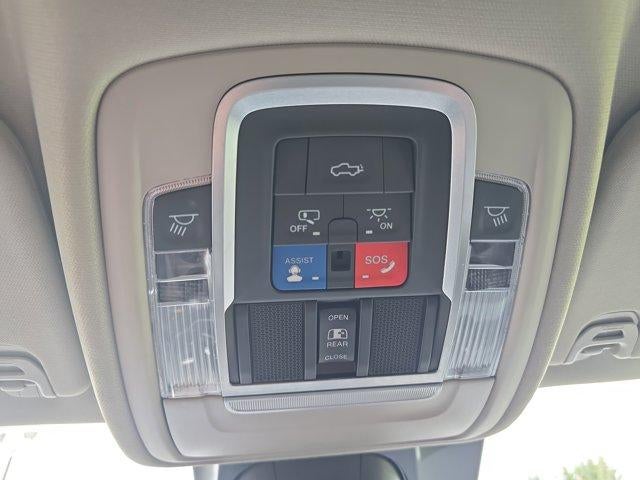 2022 RAM 1500 Laramie 4x4 Crew Cab 5'7" Box