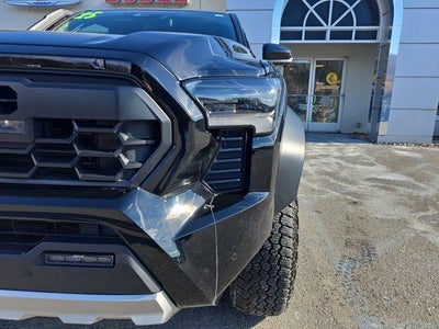 2025 Toyota Tacoma 4WD 4WD Trailhunter Hybrid Double Cab 5' Bed AT (Natl)