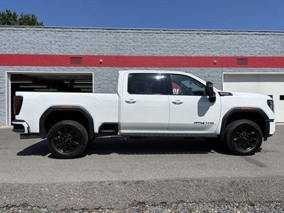 2025 GMC Sierra 3500HD Crew Cab Standard Box 4-Wheel Drive AT4