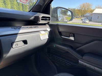 2026 Toyota Tacoma 4WD 4WD TRD Sport Double Cab 5' Bed AT (Natl)