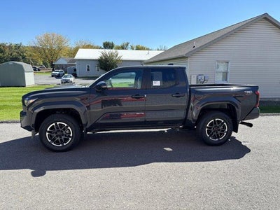 2026 Toyota Tacoma 4WD 4WD TRD Sport Double Cab 5' Bed AT (Natl)