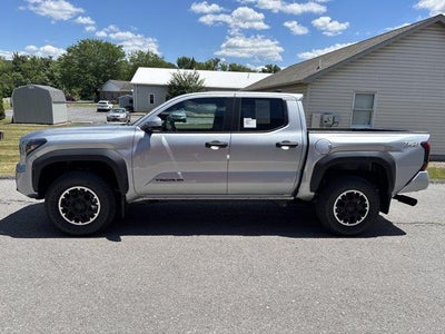 2026 Toyota Tacoma 4WD 4WD TRD Off Road Double Cab 5' Bed AT (Natl)