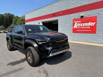 2025 Toyota Tacoma 4WD 4WD Trailhunter Hybrid Double Cab 5' Bed AT (Natl)