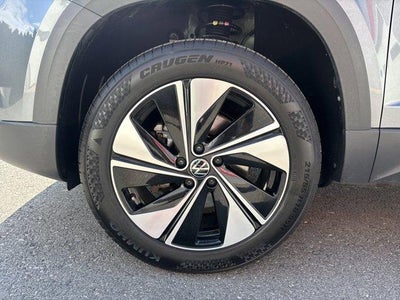 2025 Volkswagen Taos SE 4MOTION