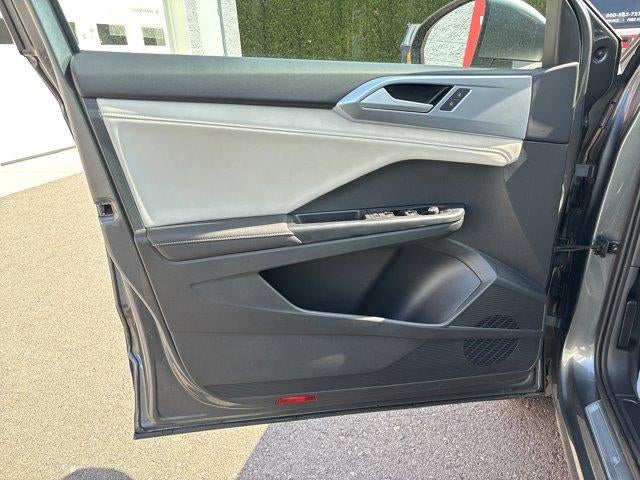 2025 Volkswagen Taos SE 4MOTION