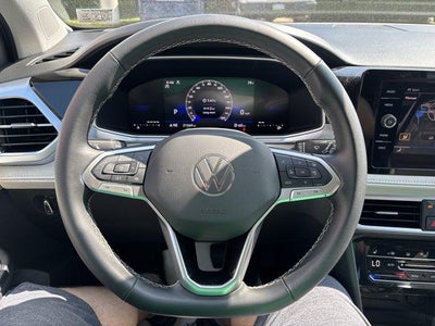 2025 Volkswagen Taos SE 4MOTION