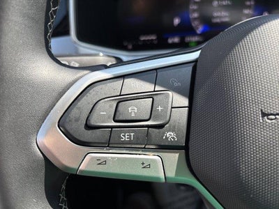 2025 Volkswagen Taos SE 4MOTION