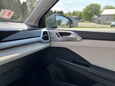 2025 Volkswagen Taos SE 4MOTION