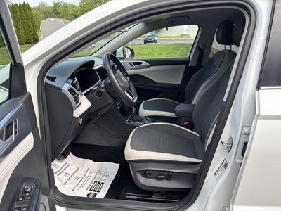 2025 Volkswagen Taos SE 4MOTION