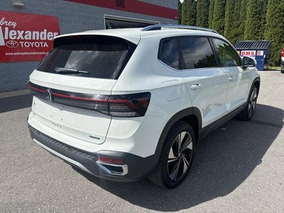 2025 Volkswagen Taos SE 4MOTION