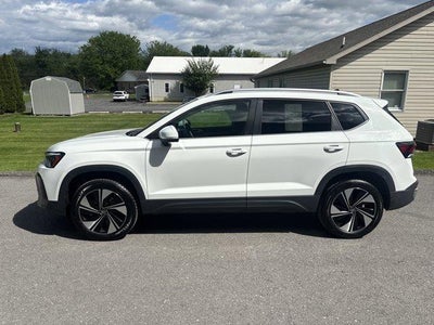 2025 Volkswagen Taos SE 4MOTION