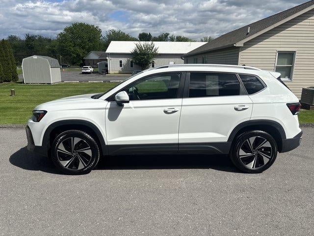 2025 Volkswagen Taos SE 4MOTION