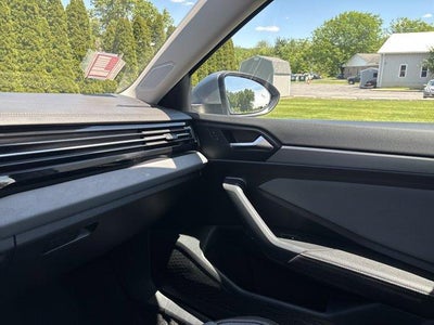 2025 Volkswagen Jetta SE Auto