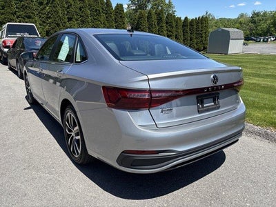 2025 Volkswagen Jetta SE Auto