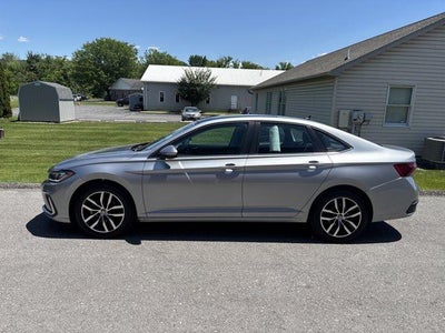 2025 Volkswagen Jetta SE Auto