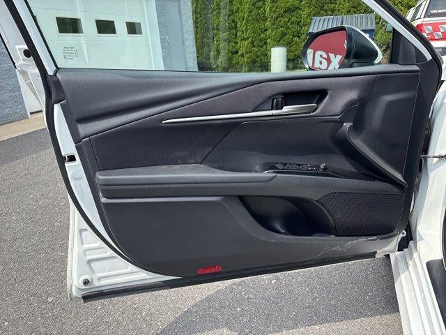 2025 Toyota Camry LE (SE)