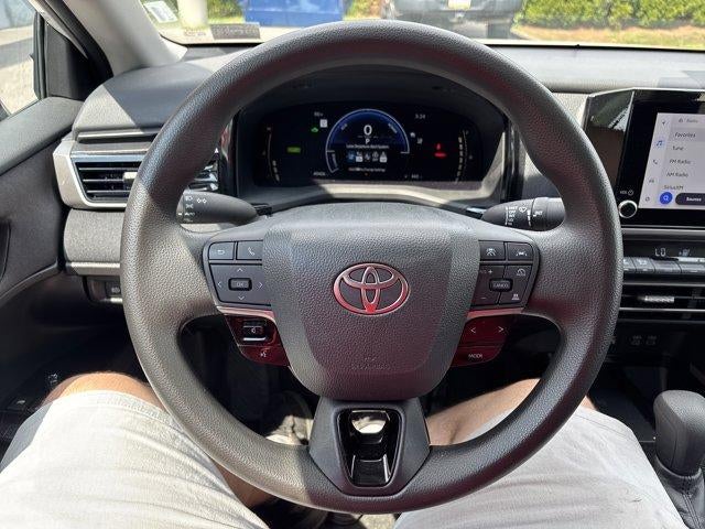 2025 Toyota Camry LE (SE)