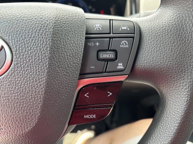 2025 Toyota Camry LE (SE)
