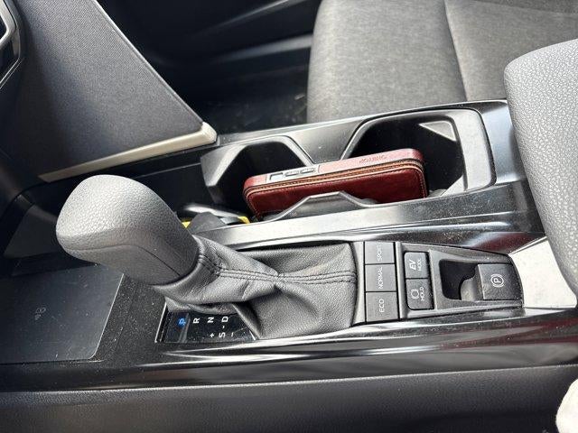 2025 Toyota Camry LE (SE)