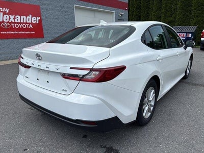 2025 Toyota Camry LE (SE)