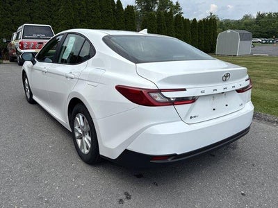 2025 Toyota Camry LE (SE)
