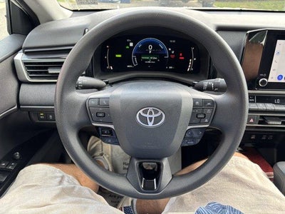 2025 Toyota Camry LE (SE)