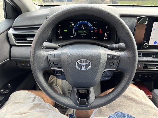 2025 Toyota Camry LE (SE)