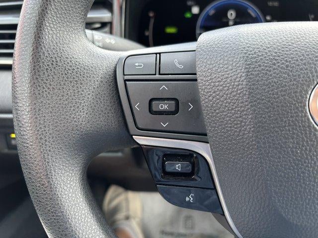 2025 Toyota Camry LE (SE)