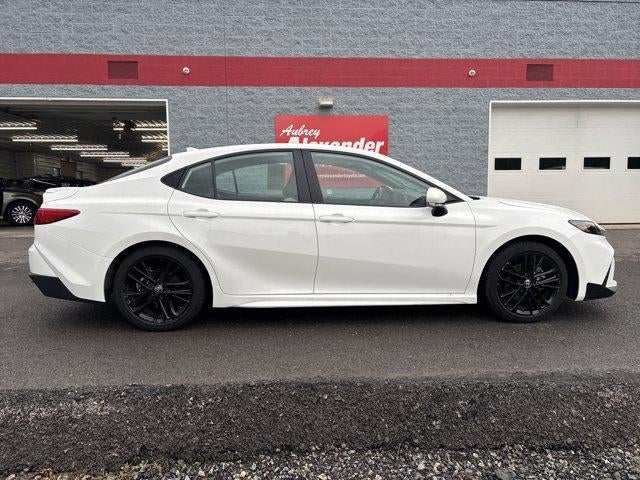 2025 Toyota Camry SE (SE)