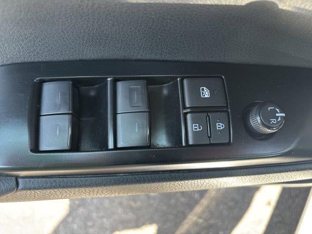 2025 Toyota Camry LE (SE)