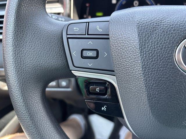 2025 Toyota Camry LE (SE)