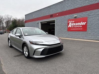 2025 Toyota Camry LE (SE)