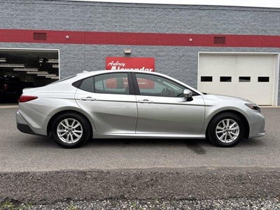 2025 Toyota Camry LE (SE)