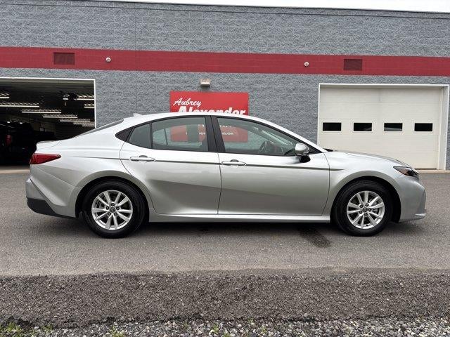 2025 Toyota Camry LE (SE)