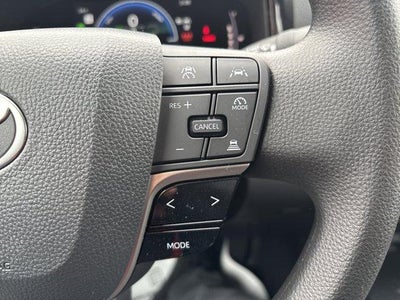 2025 Toyota Camry LE (SE)