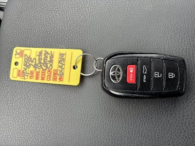 2025 Toyota Camry LE (SE)